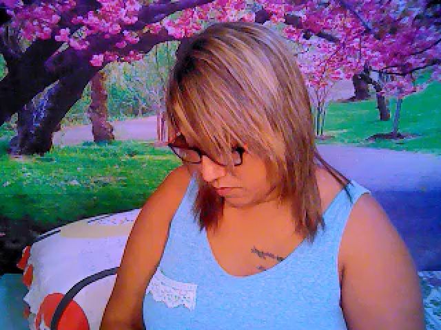 Live sex webcam photo for Roxyfoxy69 #257505567