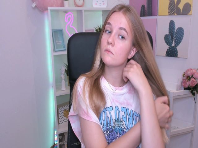 Live sex webcam photo for SweetMilkis #264892078