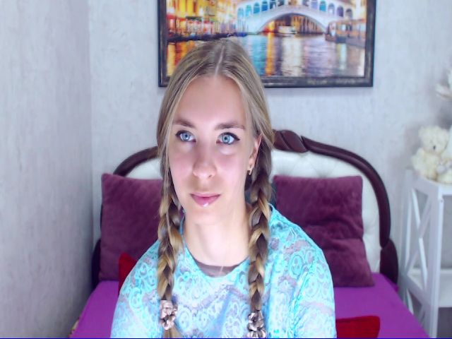 Live sex webcam photo for RossandaShy #253041168