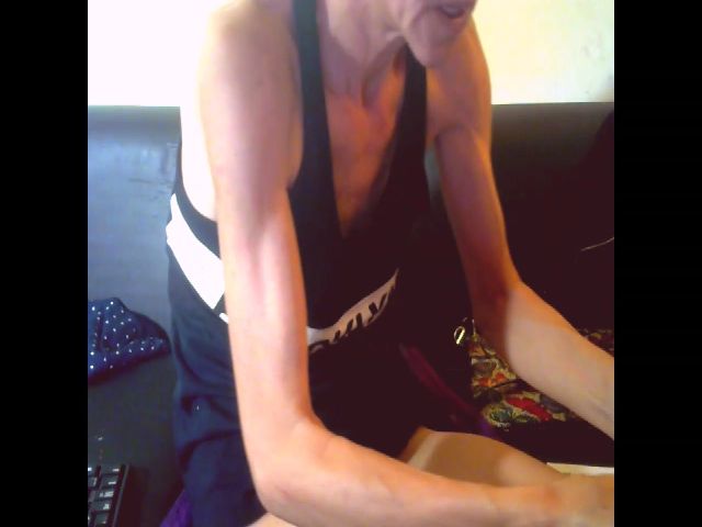 Live sex webcam photo for Sexygeny #258010782