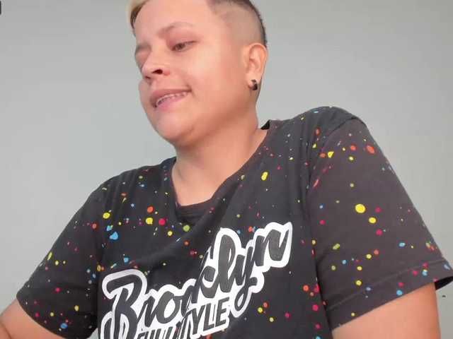 Live sex webcam photo for Sam-coner #255782225