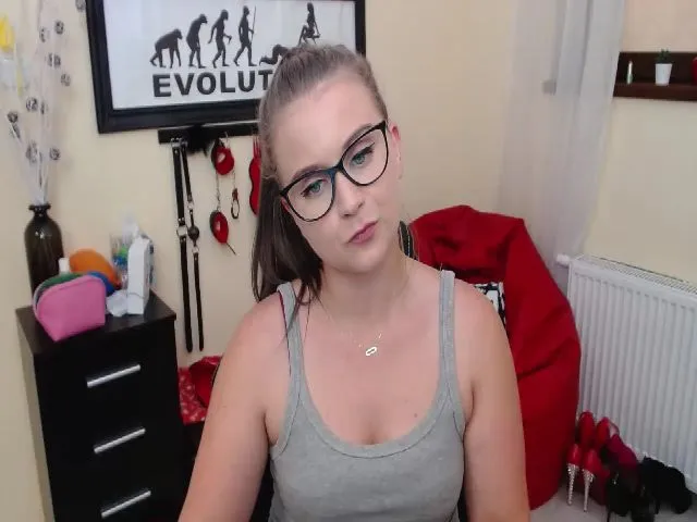 Live sex webcam photo for DREAMxLisa #253381269
