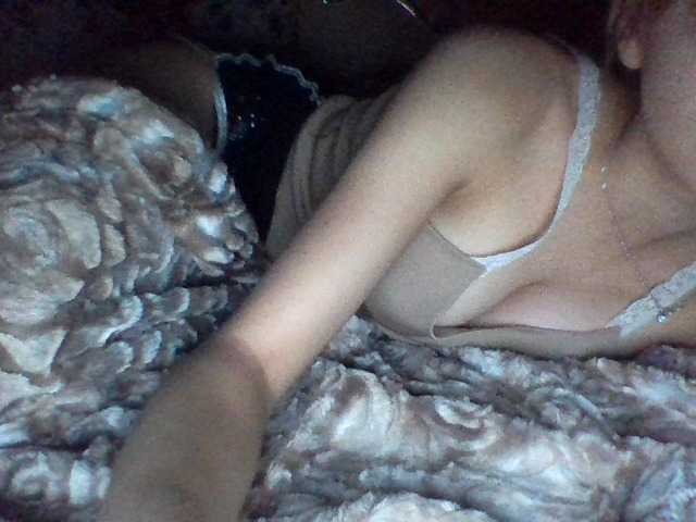 Live sex webcam photo for Amely11 #240995369