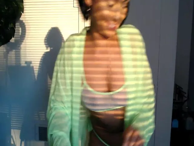 Live sex webcam photo for ExoticandThai #254002309