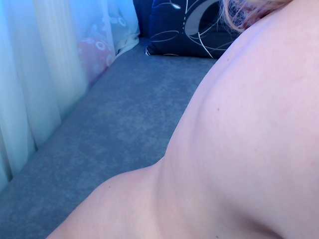 Live sex webcam photo for NicolMoon3 #250800878