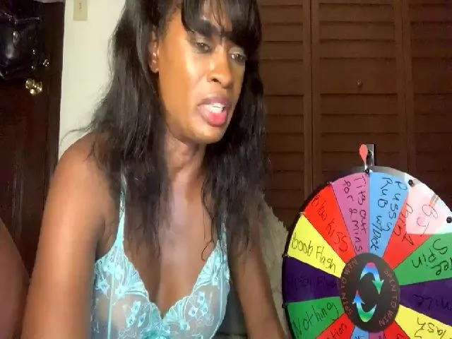 Live sex webcam photo for MiaFine69 #263364616