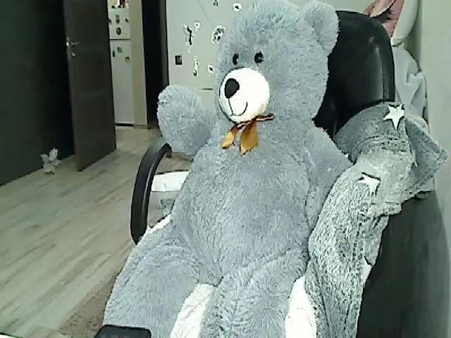 Live sex webcam photo for Yourmilf24 #263610216