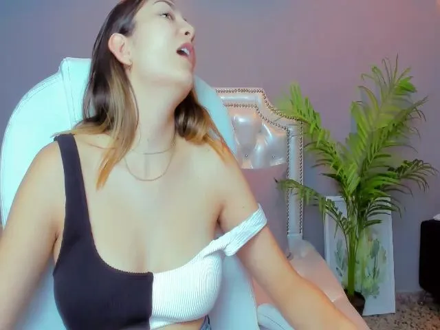 Live sex webcam photo for Emyconner #252375415