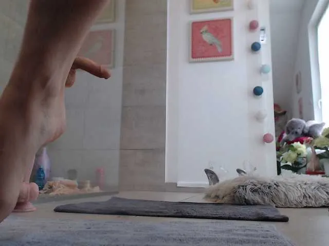 Live sex webcam photo for KinkyMoni #241179257