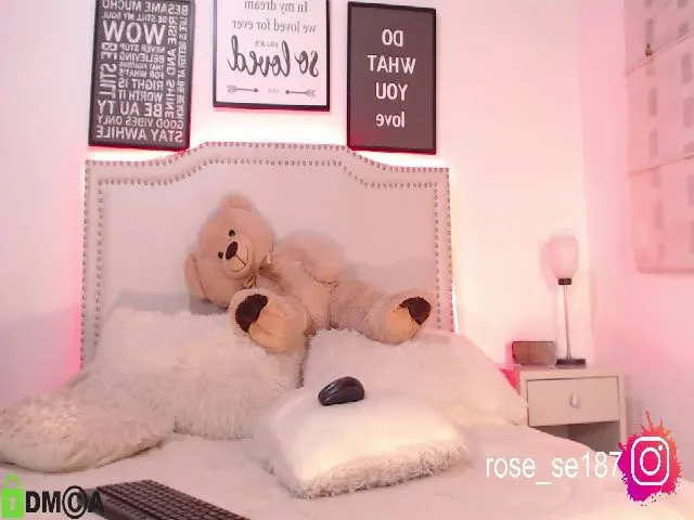 Live sex webcam photo for Rose_se #252659230