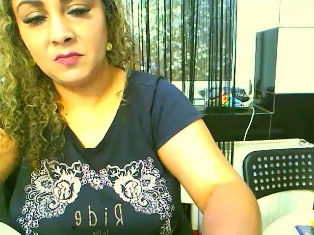 Live sex webcam photo for Lesby2Squirty #263373802