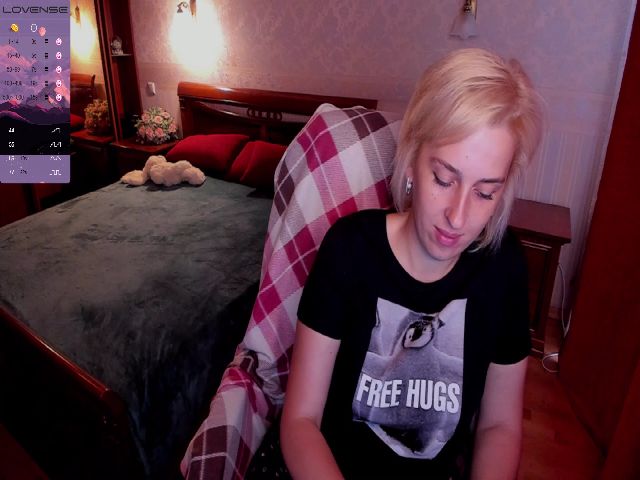 Live sex webcam photo for VictoriaJons5 #253381203