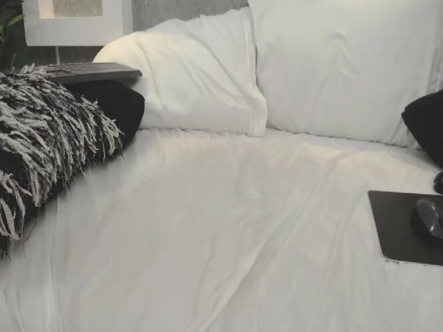 Live sex webcam photo for EmilyKurtx #257438693