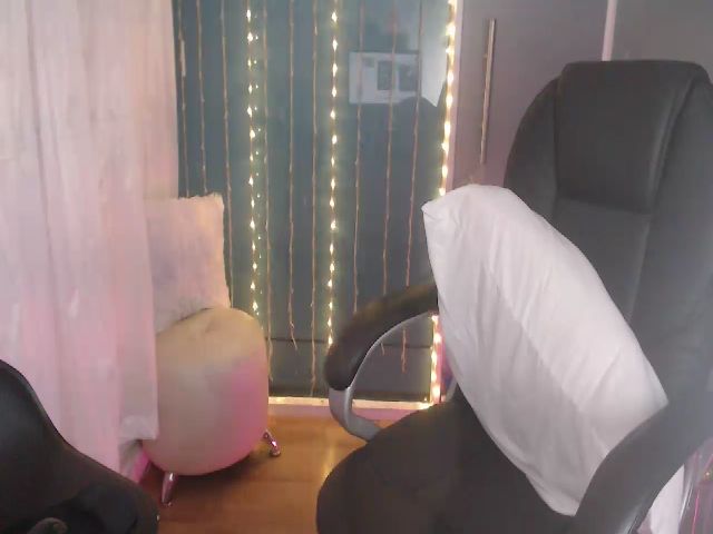 Live sex webcam photo for Anahi_moore #254318055