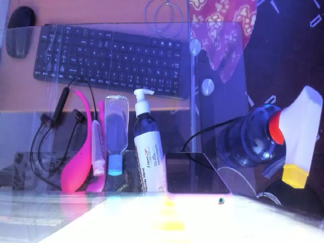 Live sex webcam photo for sexyfox_18 #254700317