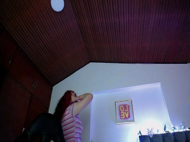 Live sex webcam photo for Cristal_19 #256778516