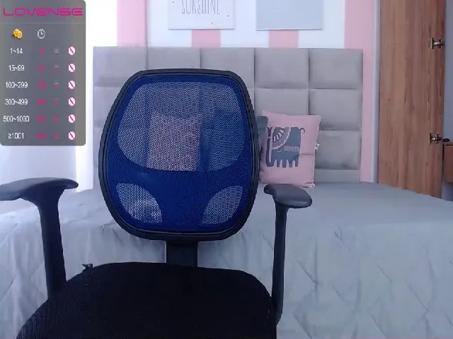 Live sex webcam photo for Gia_Mancini #255940425