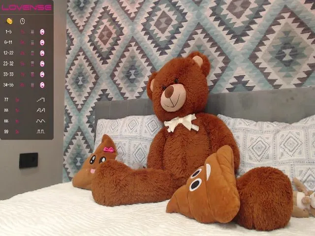 Live sex webcam photo for HolyMeow #263348793