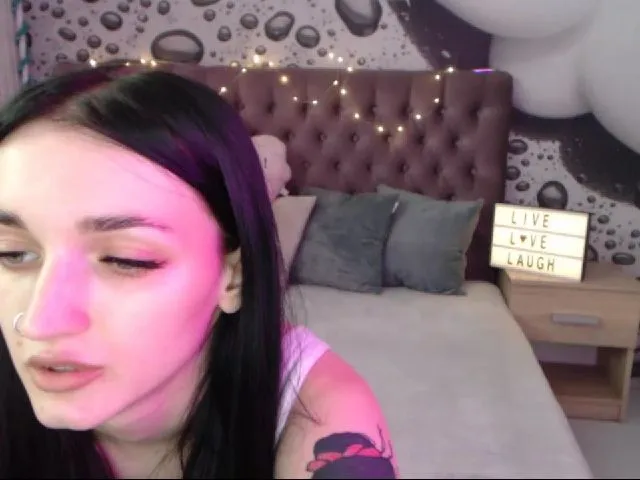 Live sex webcam photo for SamantaBerryl #253365894