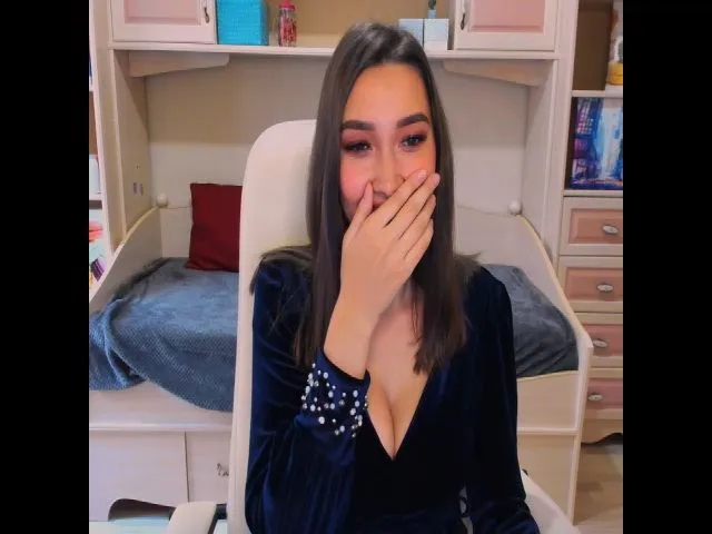 Live sex webcam photo for LuckyHoneyyy #261124125