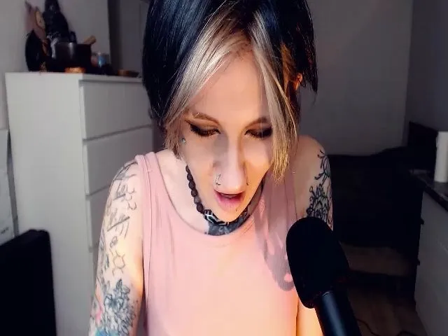 Live sex webcam photo for Hella_Hell #264245828