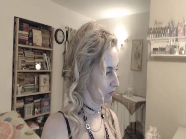 Live sex webcam photo for CHARISS #258260481