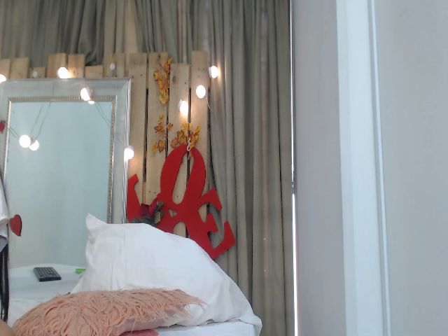 Live sex webcam photo for Lupita_hot3 #260097389