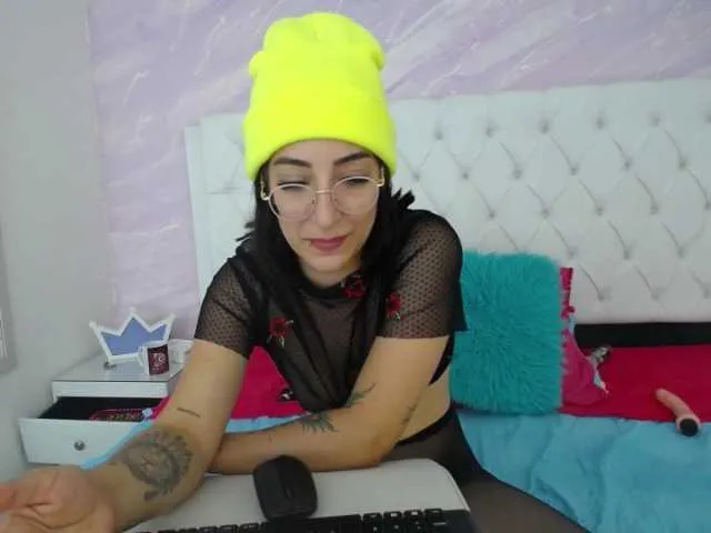 Live sex webcam photo for Karinapuerta #241176498