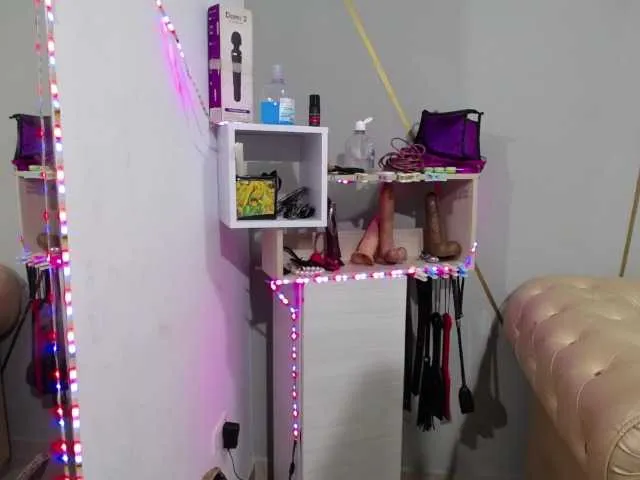 Live sex webcam photo for dirty-lady2 #250855924