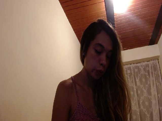Live sex webcam photo for LaraSmiith_ #253990431