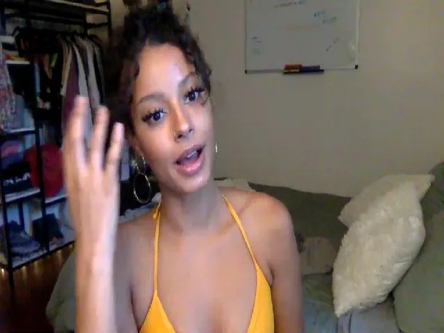 Live sex webcam photo for MixedBeauty45 #254929193