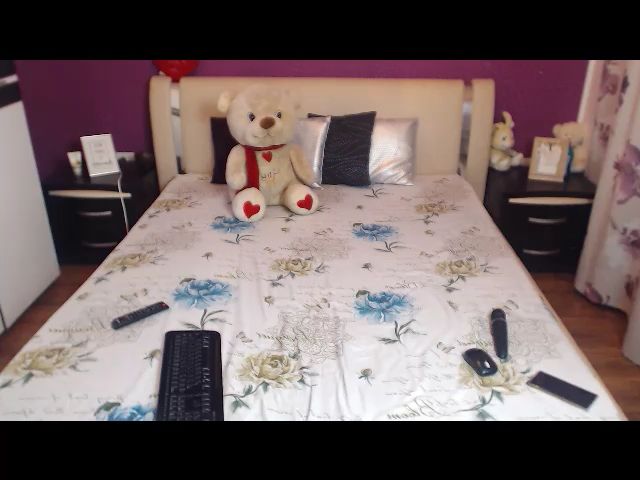 Live sex webcam photo for AnnaKalifa #253386452