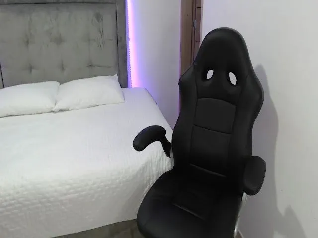 Live sex webcam photo for Noha_24_ #262092330