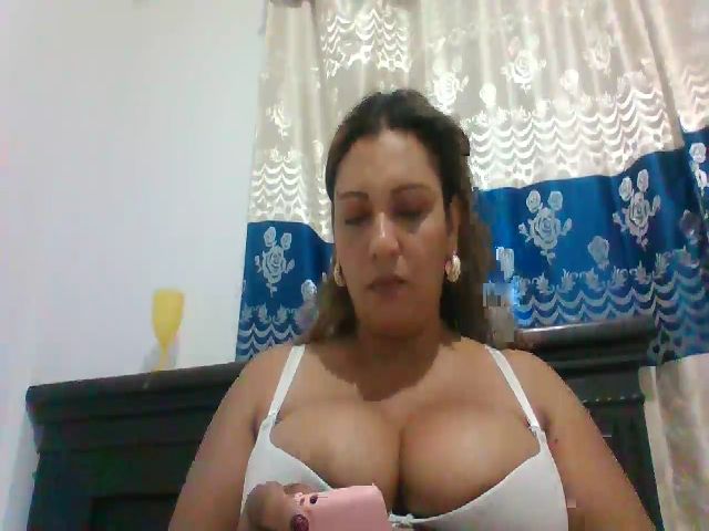 Live sex webcam photo for HallyGirlHot #287873991