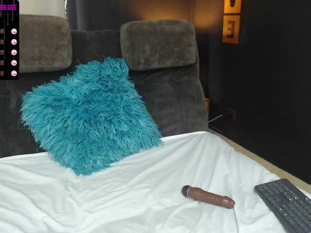 Live sex webcam photo for Zoe-Smith #241435821