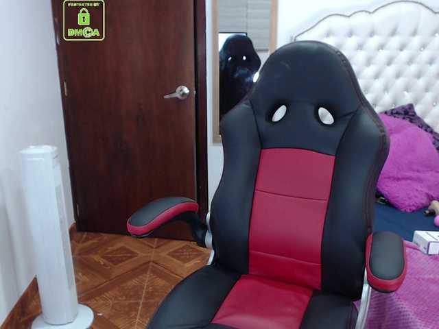 Live sex webcam photo for MerryColin #262394827