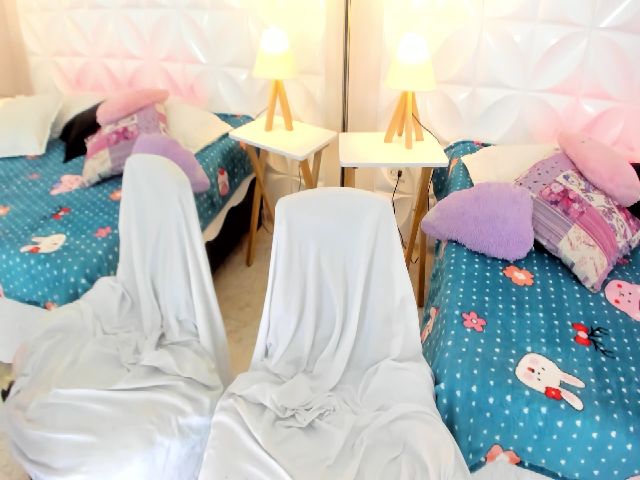 Live sex webcam photo for KateMoore3 #255179088