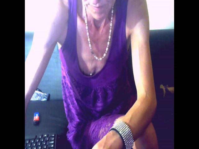 Live sex webcam photo for Sexygeny #254425024