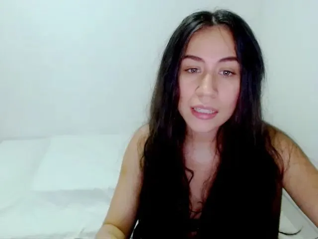 Live sex webcam photo for Katy_naughty1 #252455333