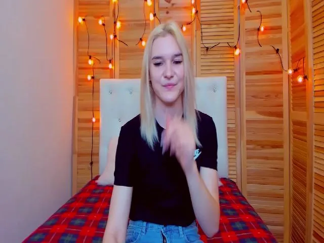 Live sex webcam photo for MarliTes #255803516