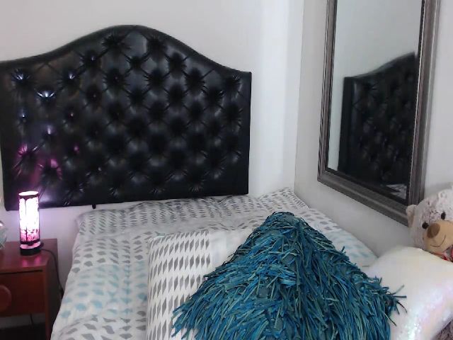 Live sex webcam photo for Miacollins1x #256212034