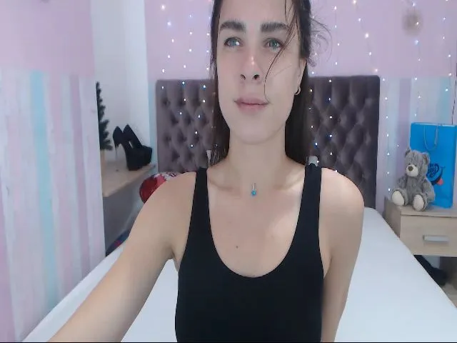 Live sex webcam photo for ErikaCurtees #253137033