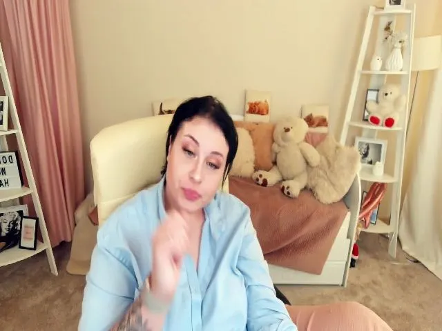 Live sex webcam photo for SerahMirabeli #263653528