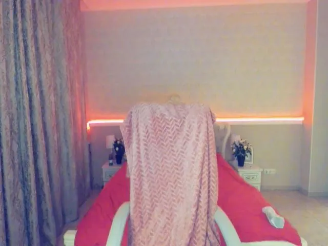 Live sex webcam photo for MileyDreams #258897716