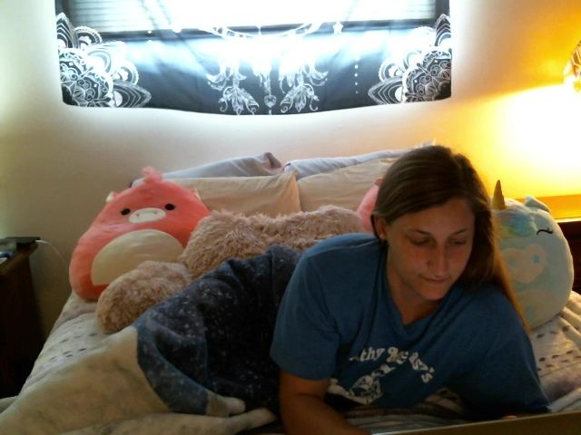 Live sex webcam photo for SuzieMoon #255690573