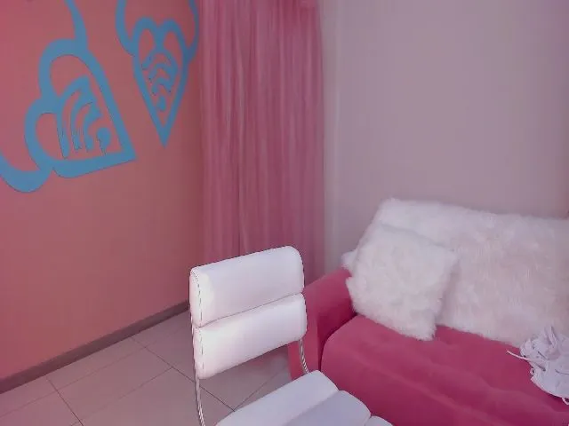 Live sex webcam photo for MaggieBrown_ #262178714