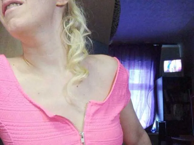Live sex webcam photo for VIPGERL99 #241400426