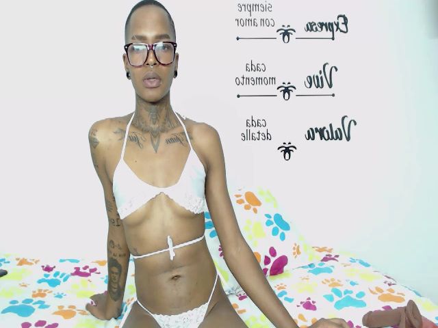 Live sex webcam photo for DayaMitchell #264109035