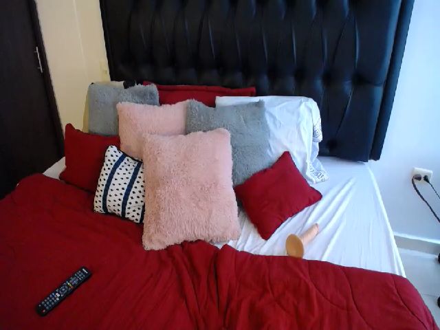 Live sex webcam photo for Valen_giraldo #254251411