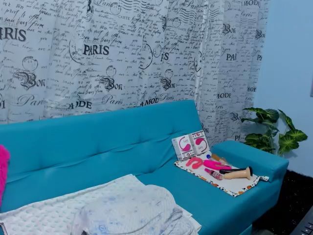 Live sex webcam photo for MILF_KARYNA #265522880